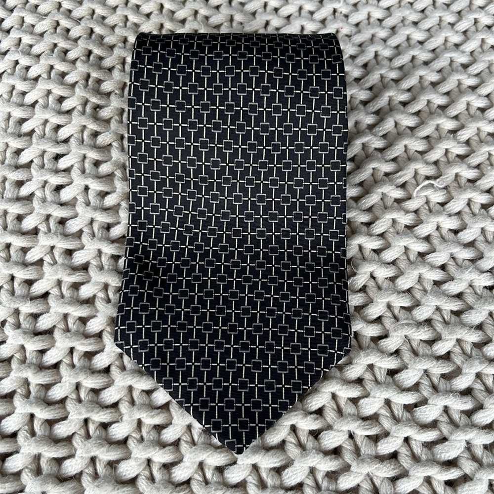 👔 Claybrooke - Silk Black w/ Square Pattern Tie